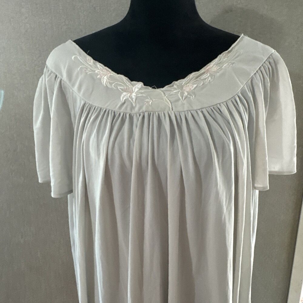 Miss Elaine Classics White Nightgown Floral Embroidered Short Sleeve 40"